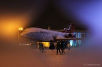 Самолет на ВДНХ ночью