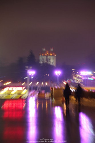 Парк Горького в ночи в сырую погоду