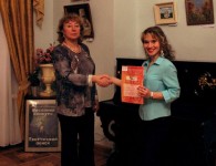 Вручение диплома победителю